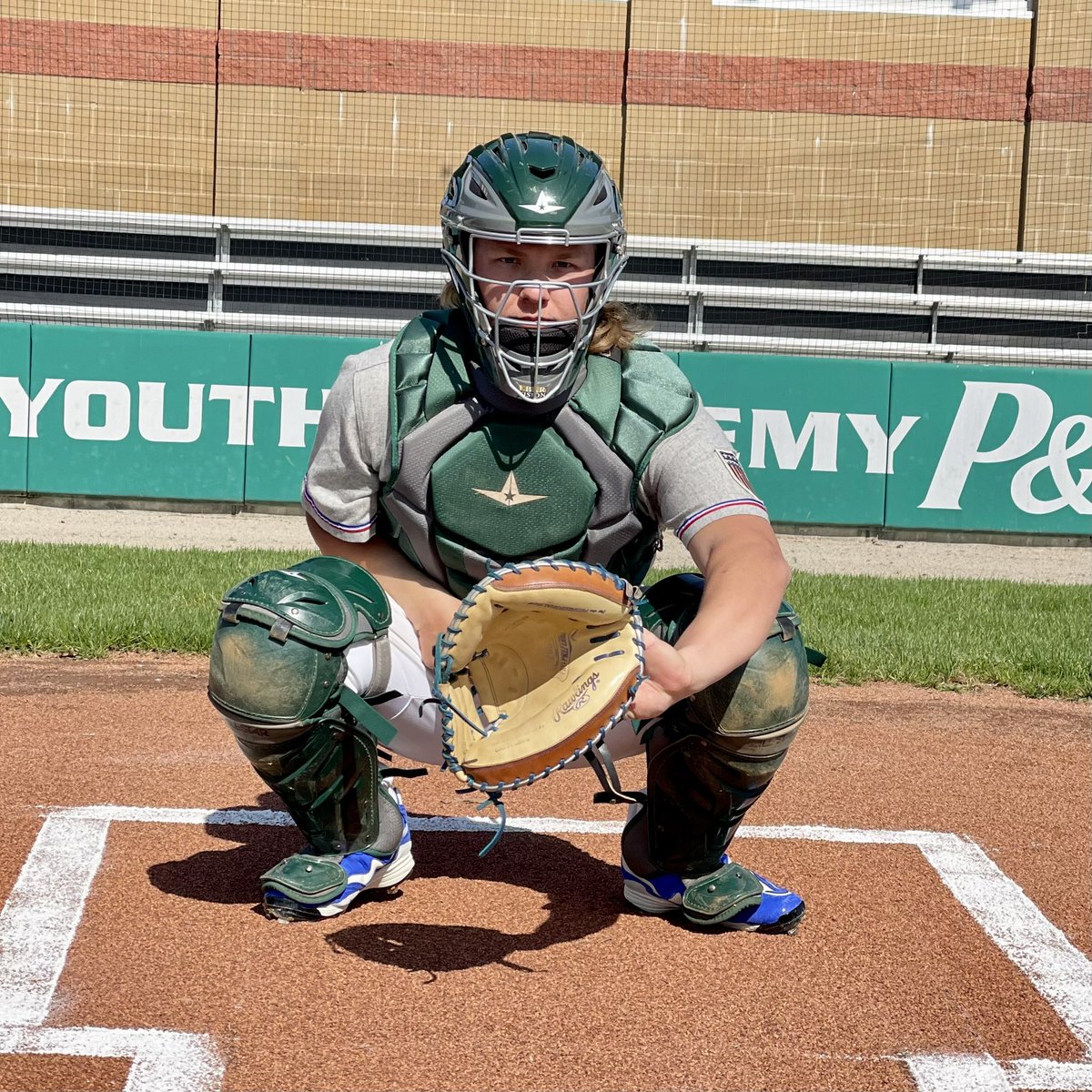 FanKysu's tweet photo. 🟢🟡 In honor of Jackie Robinson day @KYSUBaseball received the royal treat! Thank you @RedsCommunity for this opportunity and @nikediamond for the limited-addition cleats. Teams will be wearing vintage negro league jerseys for todays DH! 🐎@TheSIAC #hbcu #JackieRobinsonDay https://t.co/eh5Nx6WHSR