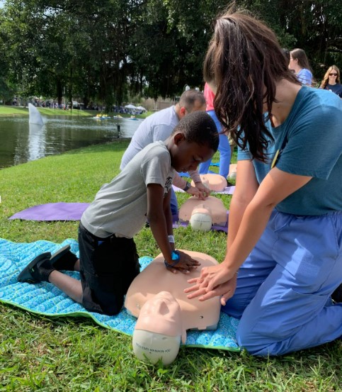 twostepcpr's tweet image. TOMORROW (Saturday April 16), #TwoStepCPR will be taking place at Margaret Pace Park on starting at 9am, hosted by our University of Miami team! We can’t wait to teach you- come out and learn hands-only CPR with us! 
#healthcorps