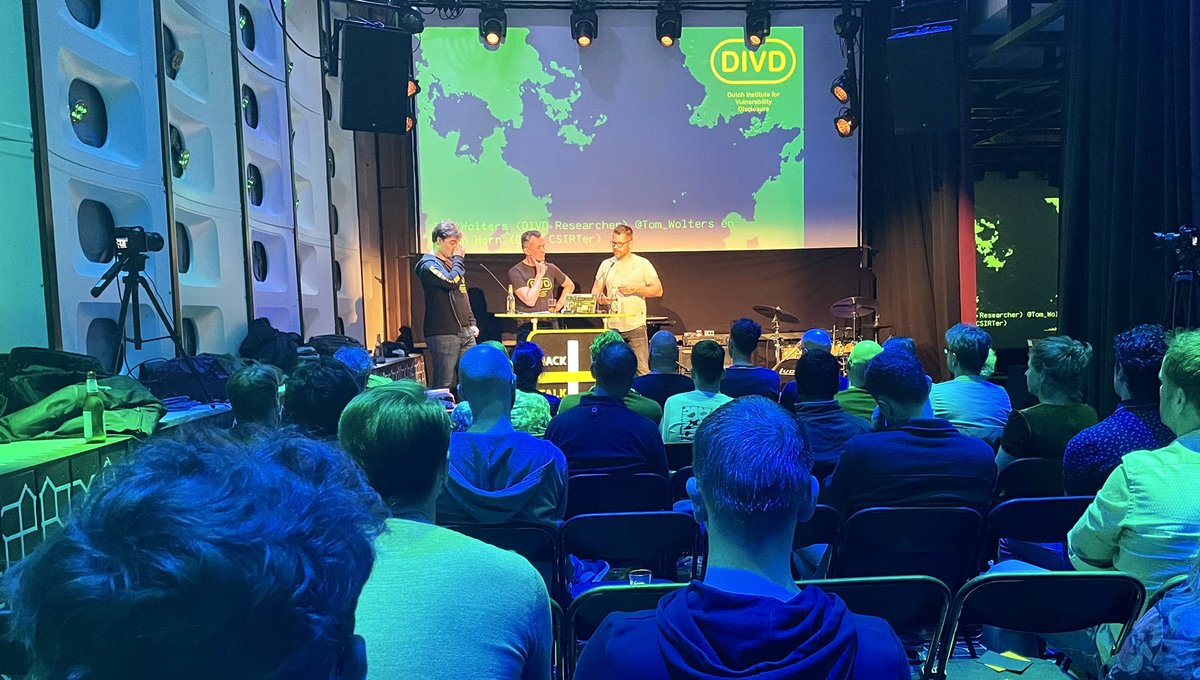 MiFare_lady's tweet photo. Vanavond eindelijk weer een @hacktalknl #hacktalk20 🍻 https://t.co/dxdkNnLhr5