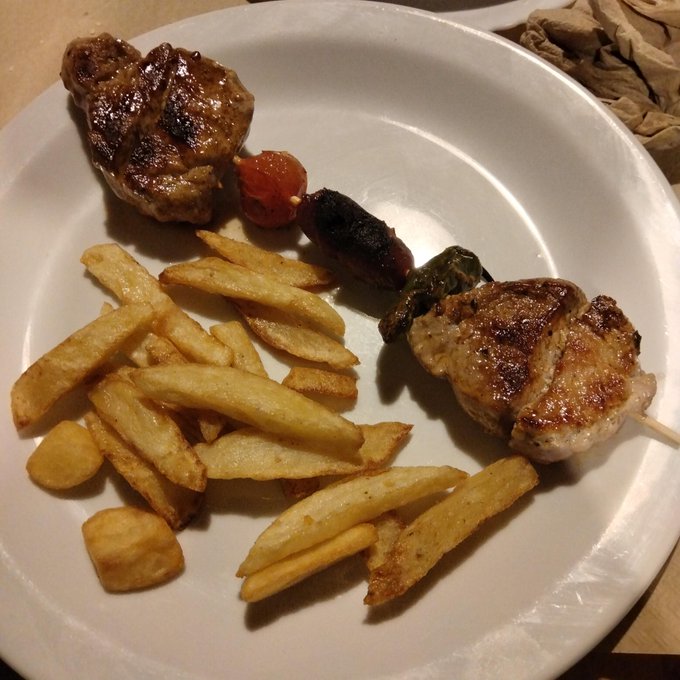 1 pic. Buenas tardes :) ? Que sumiso o pagafantas va a pagarme la merienda. No es una sugerencia es un