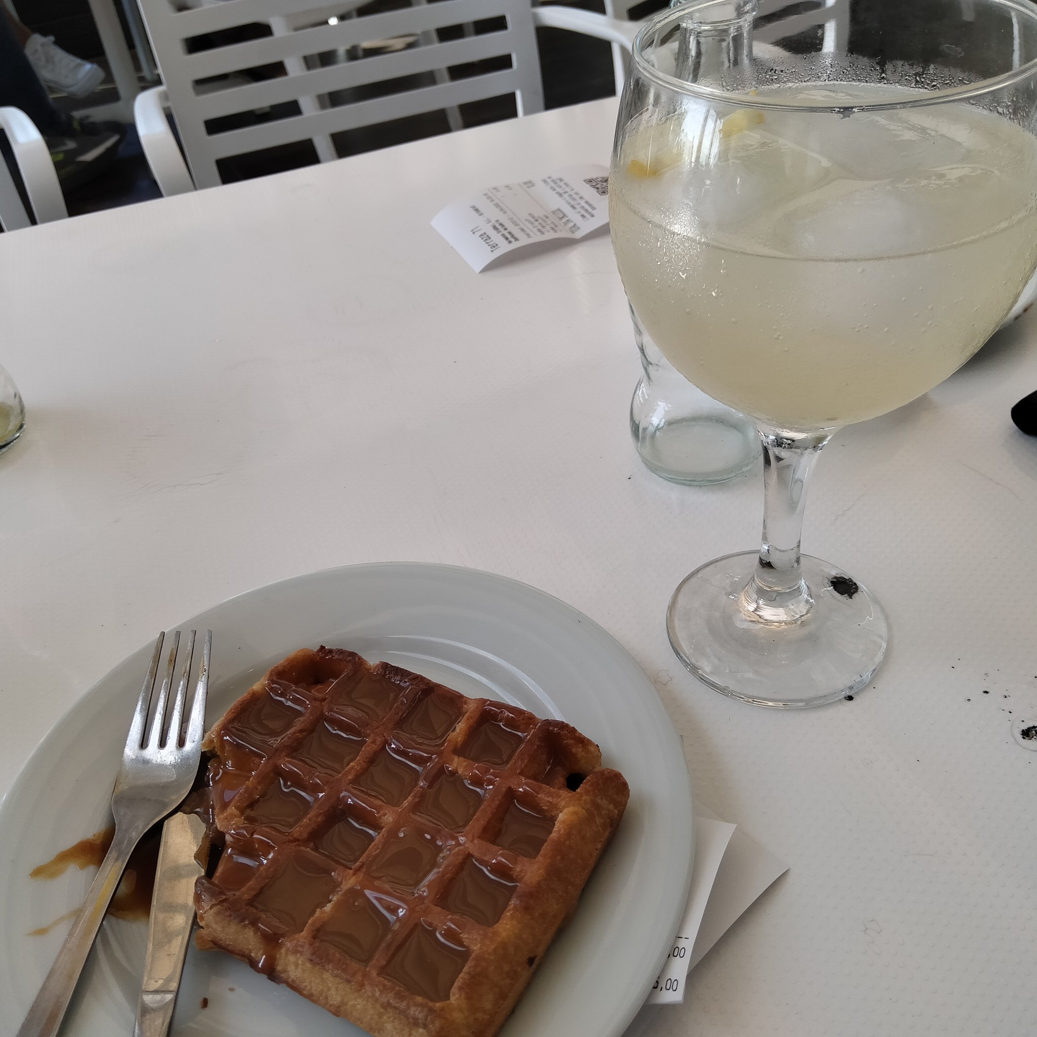 3 pic. Buenas tardes :) ? Que sumiso o pagafantas va a pagarme la merienda. No es una sugerencia es un