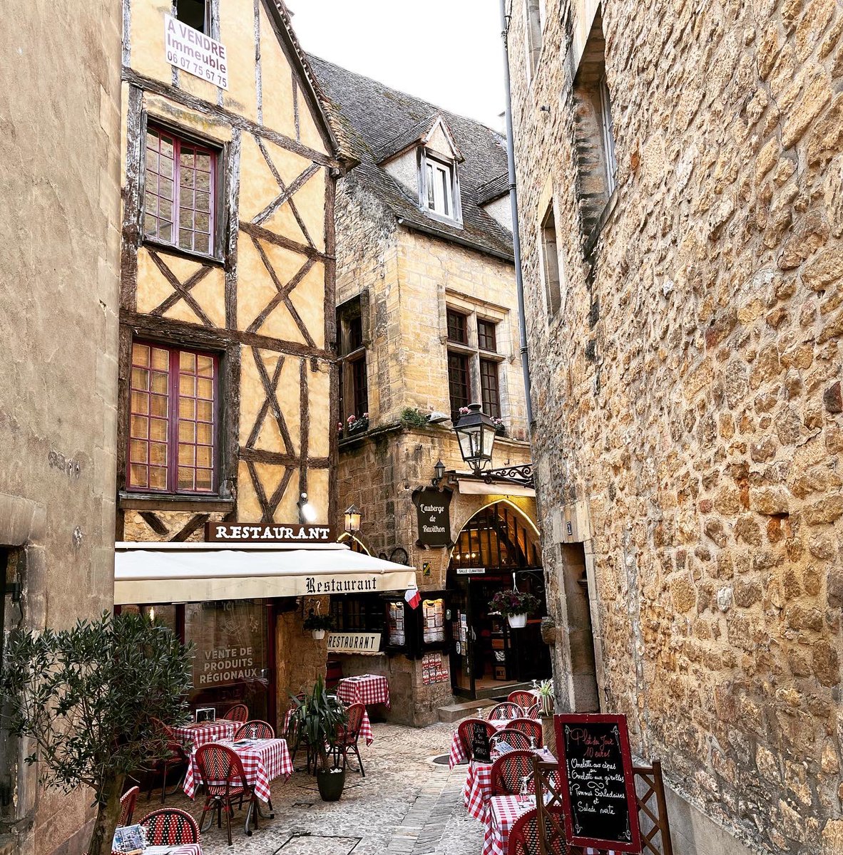 CaravanerosBlog's tweet image. Sarlat la Caneda. Un paraíso gourmet #perigord #autocaravana