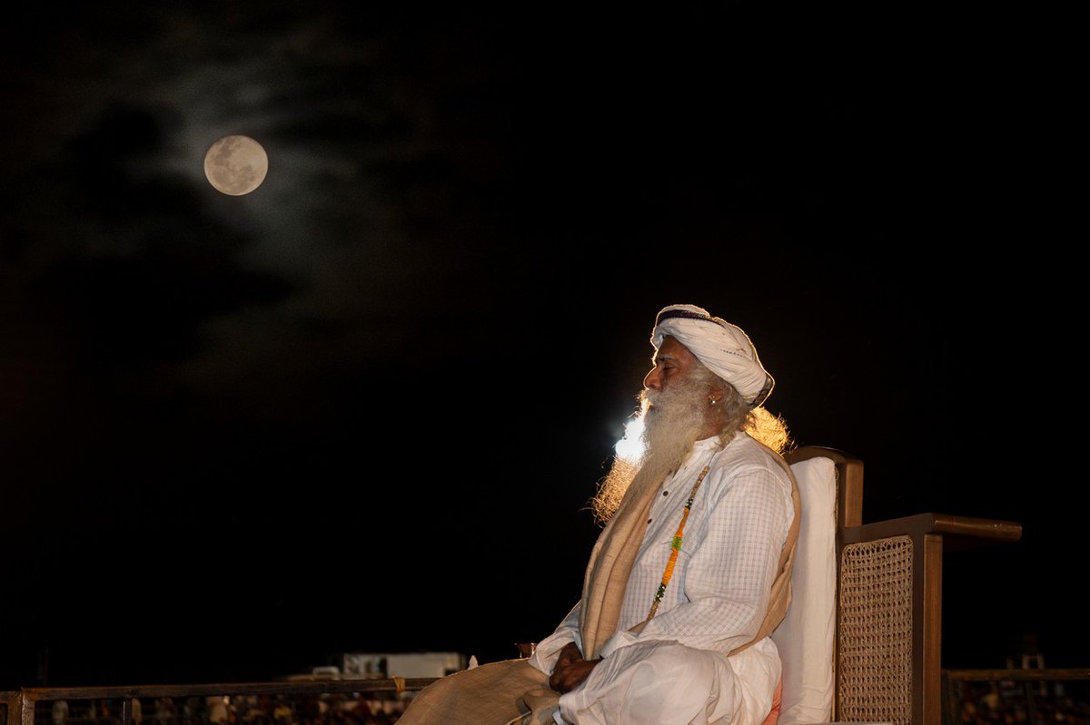 SadhguruJV's tweet photo. On full moon nights, there is a heightened level of energy within and without. And there are ways to harness this energy towards health, blissfulness, and success. #SadhguruQuotes https://t.co/LDBFKw5pr6