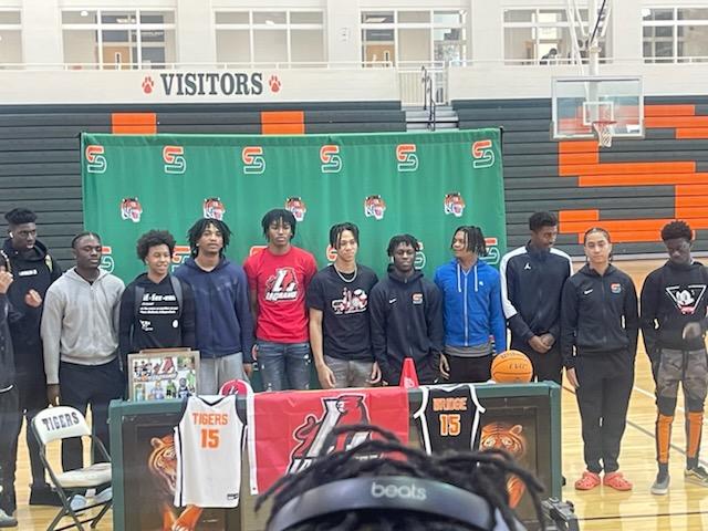 Officially congrats <a href="/2tufftrent/">Trenton Dillard</a> for joining the @LC_MBB family! We know great things are ahead!