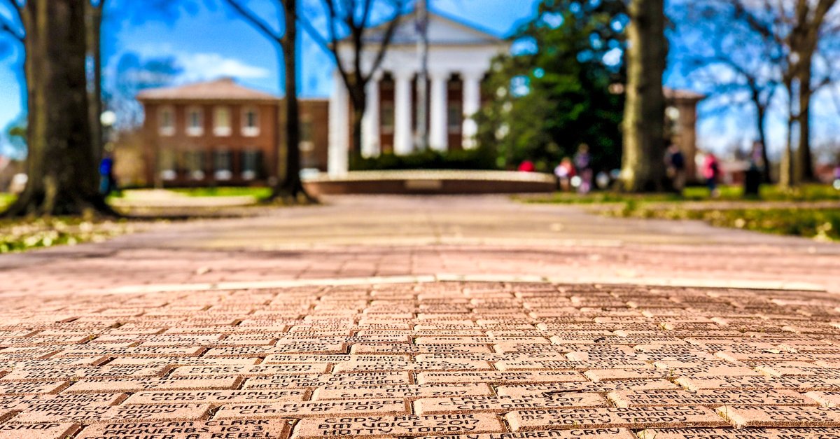 OleMissAlumni's tweet photo. 🚨 𝓢𝓮𝓷𝓲𝓸𝓻𝓼:🚨 Engrave your name in Ole Miss history with a Class of 2022 personalized 🄱🅁🄸🄲🄺!

Order now and get a 🆓 hat, T-shirt &amp; more!

#OleMissGrad22 | #HottyToddy

ℹ️ https://t.co/0FxR3u7dN6 https://t.co/Vay3bq5gEn
