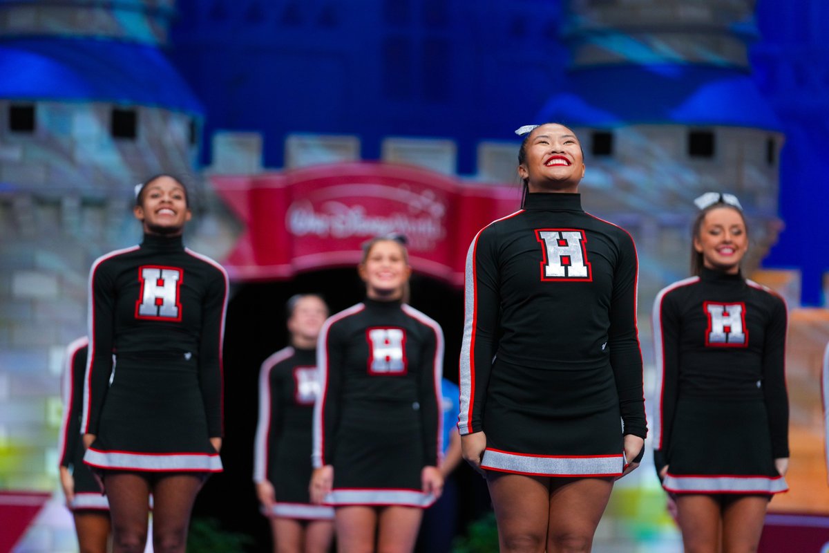 UCAupdates's tweet image. Tune in 𝐓𝐎𝐌𝐎𝐑𝐑𝐎𝐖 to 🄴🅂🄿🄽 to re-watch some of the high energy routines from #UCANationals 📣𝐂𝐥𝐢𝐜𝐤 𝐭𝐡𝐞 𝐥𝐢𝐧𝐤 for more information on exact times and divisions➔ varsity.com/espn-air-dates…