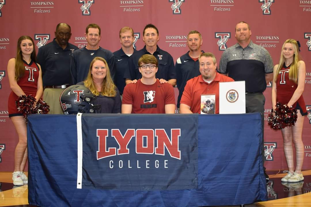ntfryer's tweet photo. Ready to get to work! @_Lyon_Football #LyonWay https://t.co/hAx6BojHNA