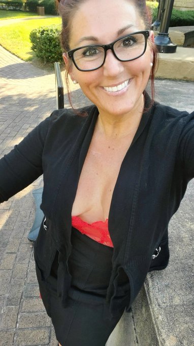 Friday Lunch Break Smiles 💋 https://t.co/ncHFpHzjhI https://t.co/GCLj7ohzcv<a href="/tag/calvinklein"class="tags"><span>#calvinklein</span></a>