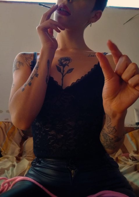 Nuevo video JOI disponible.  + + + +   Ese d&iacute;a me puse horny despu&eacute;s de dar &oacute;rdenes y termine grabando
