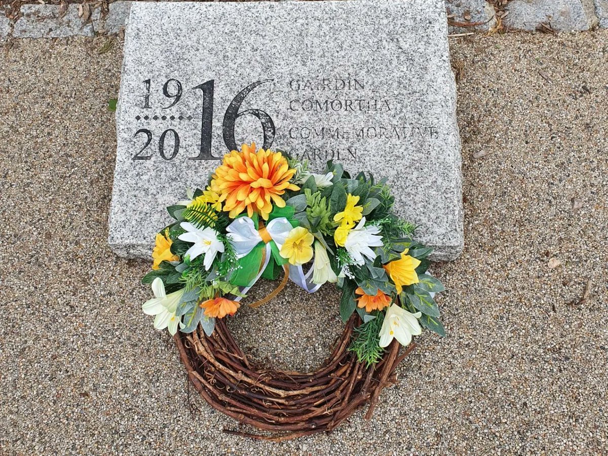 Members of both <a href="/DSW_ograff/">Dublin SW Ógra FF</a> &amp; <a href="/DMWestOgra/">Dublin Mid-West Ógra</a> organise an 1916 Easter commeration this morning. Great to see so many ogra members in the area! 

Thanks to <a href="/coconnorlar/">Charlie O'Connor</a> <a href="/shanemoynihan/">Shane Moynihan TD</a> and <a href="/trevorgilligan/">Cllr Trevor Gilligan Peace Commissioner Dublin</a> for attending!