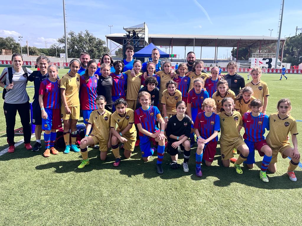Nuestro Alevín E Femenino 🐸 terminó tercero en el Mundialito de Clubes

Semana espectacular 🔥 frente a rivales de la talla del FC Barcelona, Atlético o Girona

¡Grande, equipo 💪🏻!

#CanteraGranota #OrgullGranota