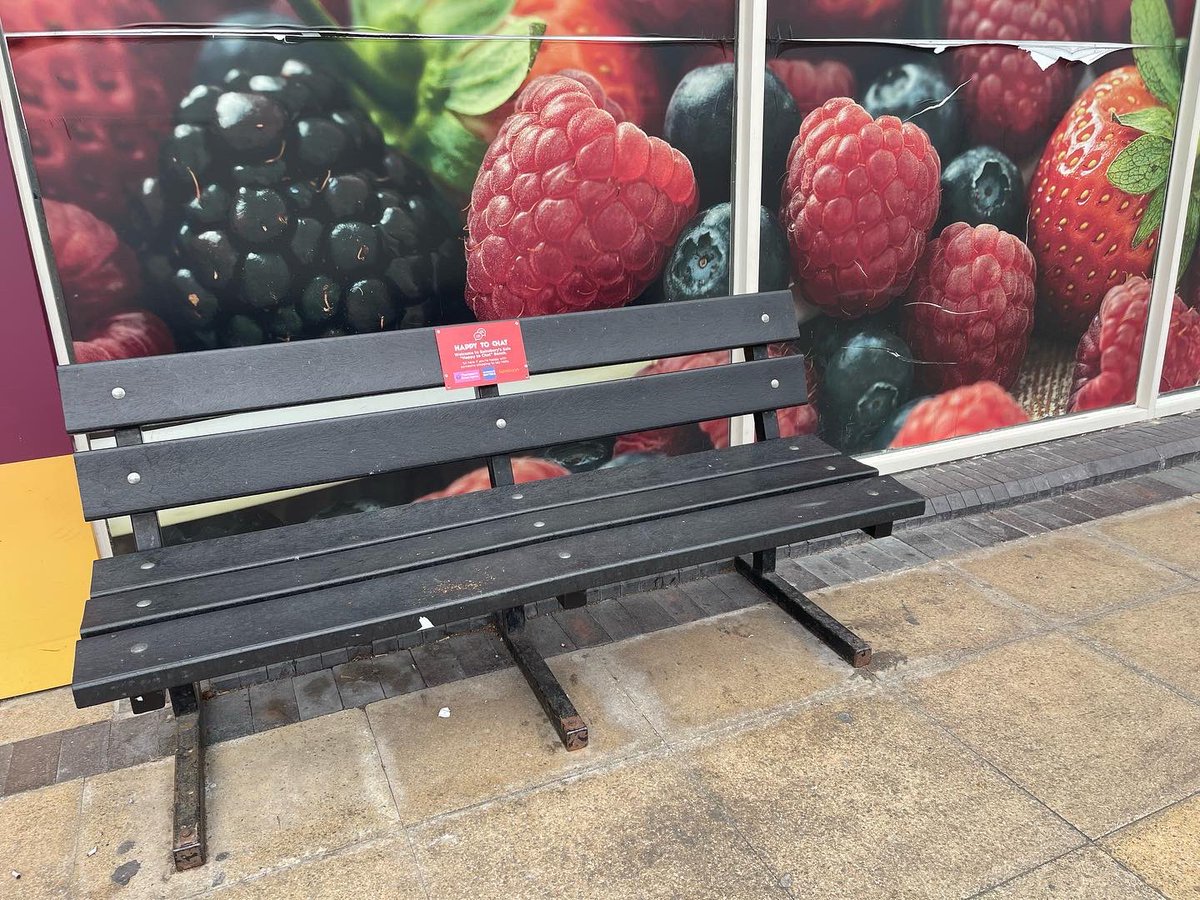 🐝Altrincham MATTERS ❤️ “HAPPY TO CHAT” Bench 💙 tweet media