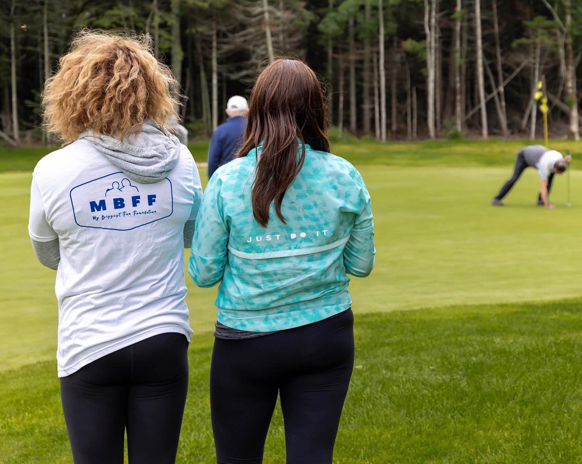 Calling all those looking to get involved in the CMC 2022 tournament! 
If you’d like to volunteer send your name and phone number to 
eventinfo@mybiggestfan.ca 💙 #makegreatthingshappen