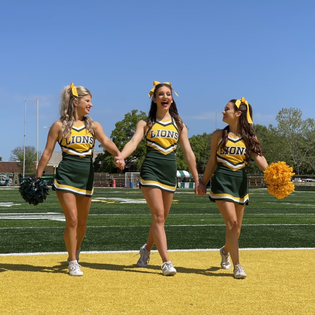 Out with the old and in with the new! Introducing our newest uniform to the collection! 💚💛