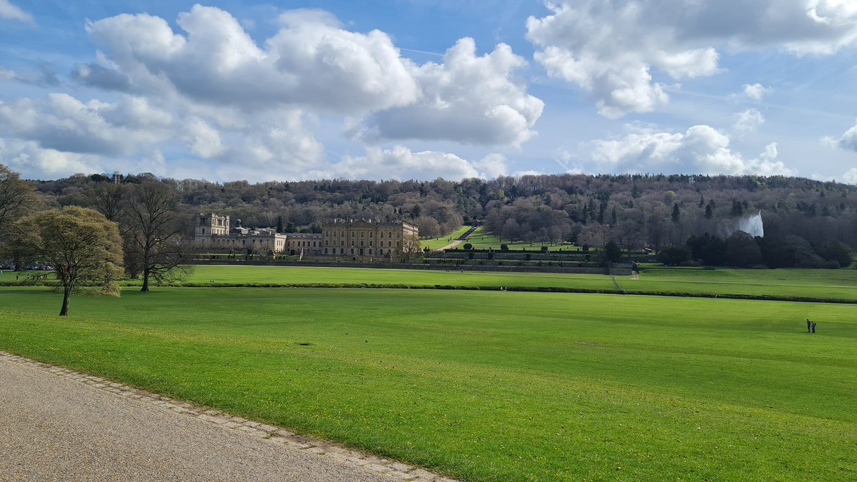 MershSteph's tweet photo. Lovely visit to @ChatsworthHouse today. Easter in the Peak District was a great shout 😍 https://t.co/nJpVf7QOF0