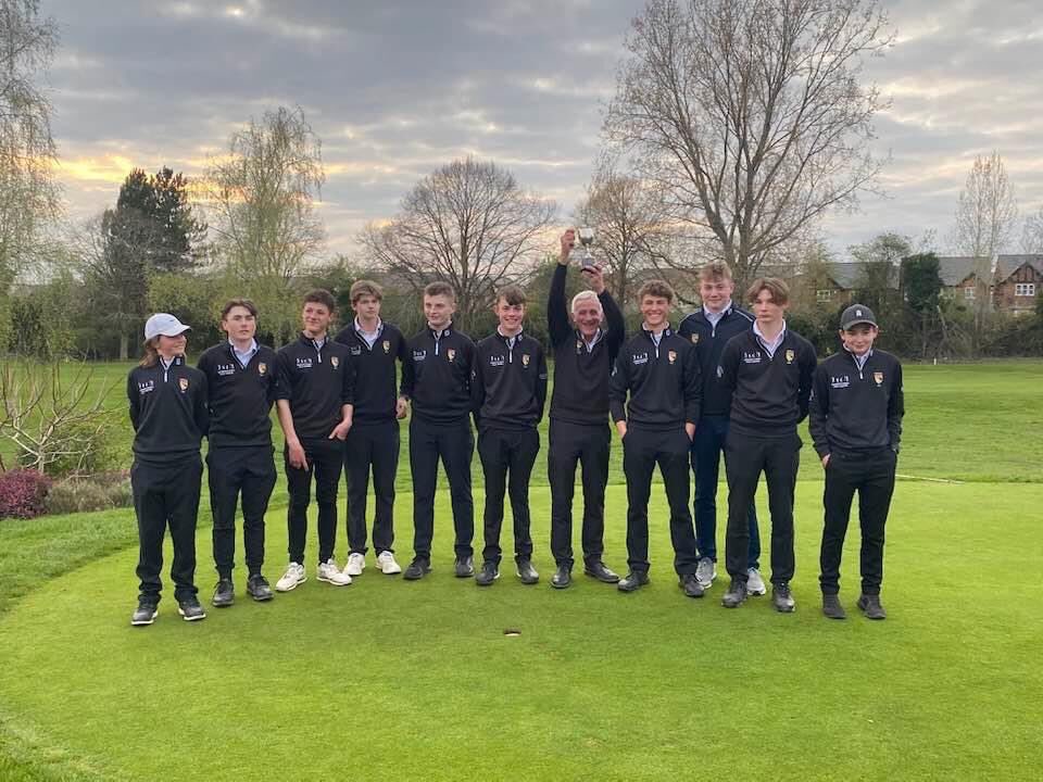 leggett67's tweet photo. Well Done to the Norfolk County Under 18 team winning the BUT Trophy in Leicestershire . Great result Boys 🏆🏌🏽‍♂️🏌🏽⛳️ https://t.co/gb6VMxWtHp