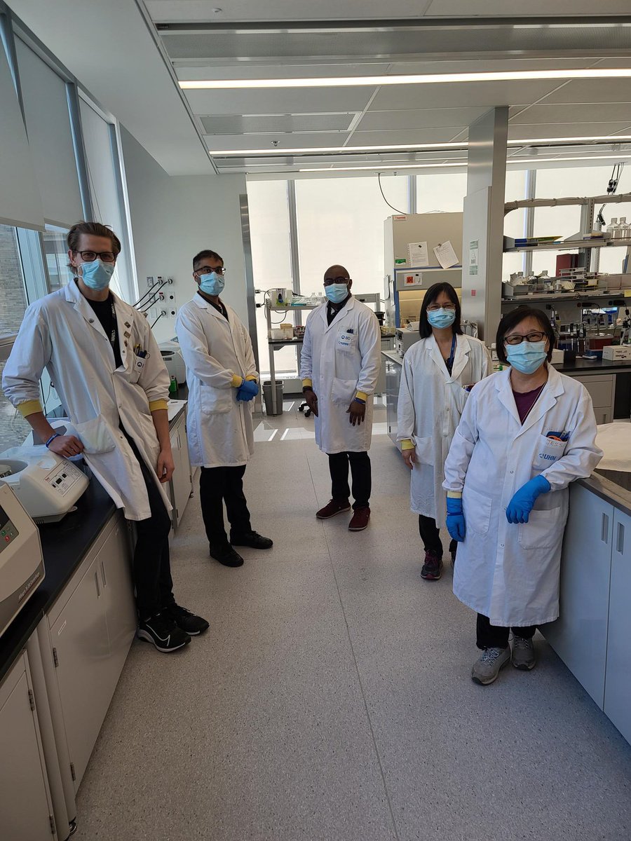 ccabruce's tweet photo. As we wind down #LabWeek ‘22 the high volume core & flow team @UHN_Labs are smiling and sporting their #LabISEssential swag. So proud to serve along side this team 24x7. #TeamLMP produces >27M results a year - this group leads that crusade! https://t.co/nGXHyPM2AX