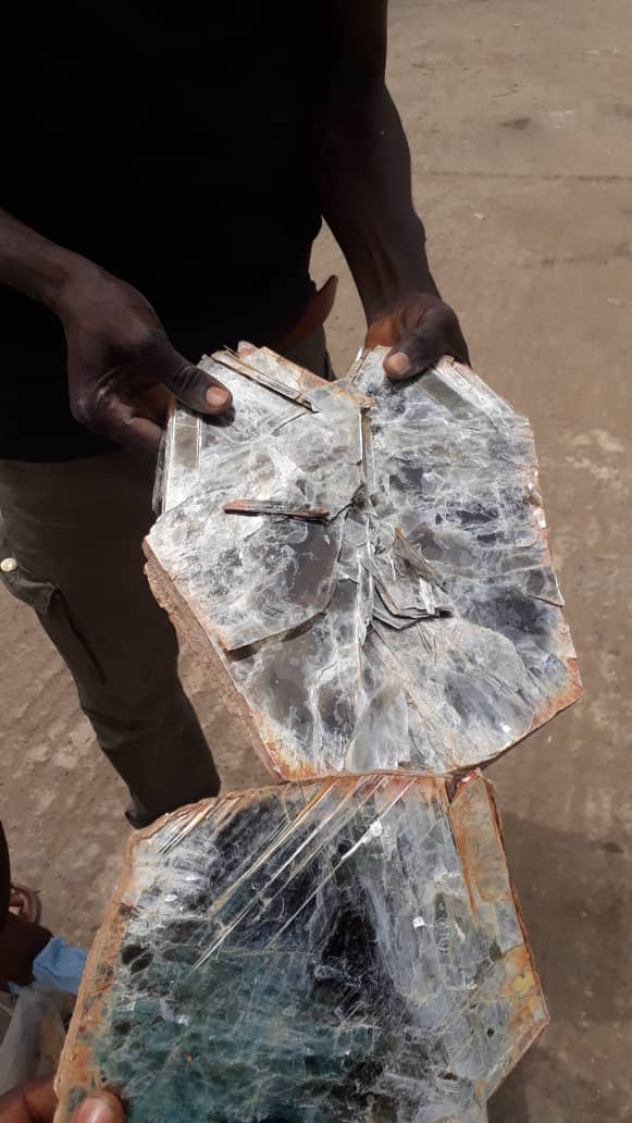augustinaimpex's tweet photo. Mica for sale. Contact me via WhatsApp +2349060904274 https://t.co/iw26Ng8NEj