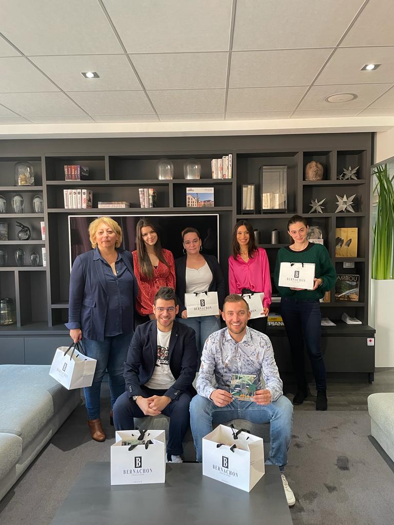AlilaPromoteur's tweet image. C&apos;est Pâques avant l&apos;heure chez @AlilaPromoteur ! 🔔 @LegrosHerve a offert ce matin des gourmandises de #Pâques de chez @Bernachonchoc à l&apos;ensemble des collaborateurs.
Un grand merci pour cette délicate attention : la générosité et le #bienvivreensemble vont de pair chez #ALILA !