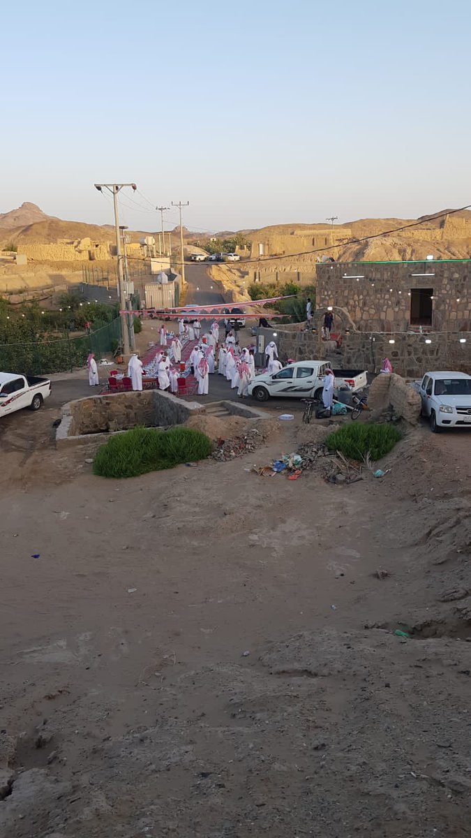 ضمن أنشطة قرية #الفجة الاجتماعية والتواصل بين أبنائها وجرياً على العادة السنوية أقيمت مأدبة الإفطار الرمضاني السنوي  لهذا العام الموافق 14_9_1443  بمسجد الشريعة وسط أجواء سادتها الأخوة والمحبة.

14 | #رمضان 🌙
#الرابع_عشر_رمضان_١٤٤٣