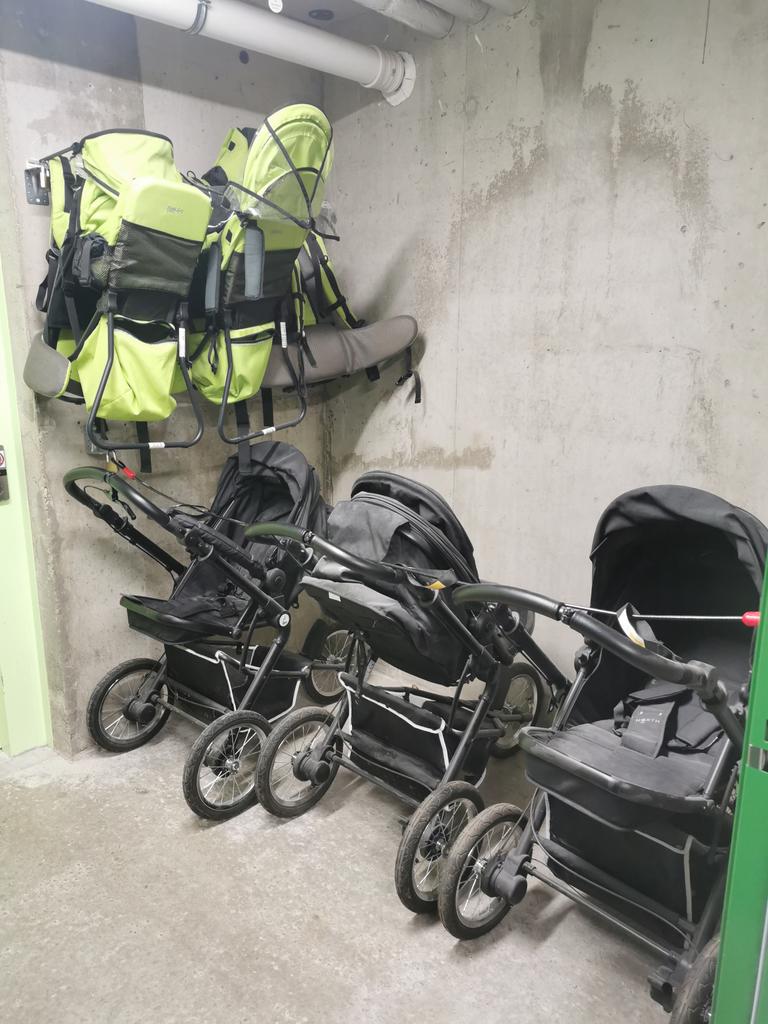 MonaEbdrup's tweet image. The building Alexa lives in, has some really exciting neighborhood DE built into it's infrastructure. 80 flats sharing tools and cargo bikes 🙌🏼 they have a shared music studio, workshop &amp;amp; generally share a lot between each other.