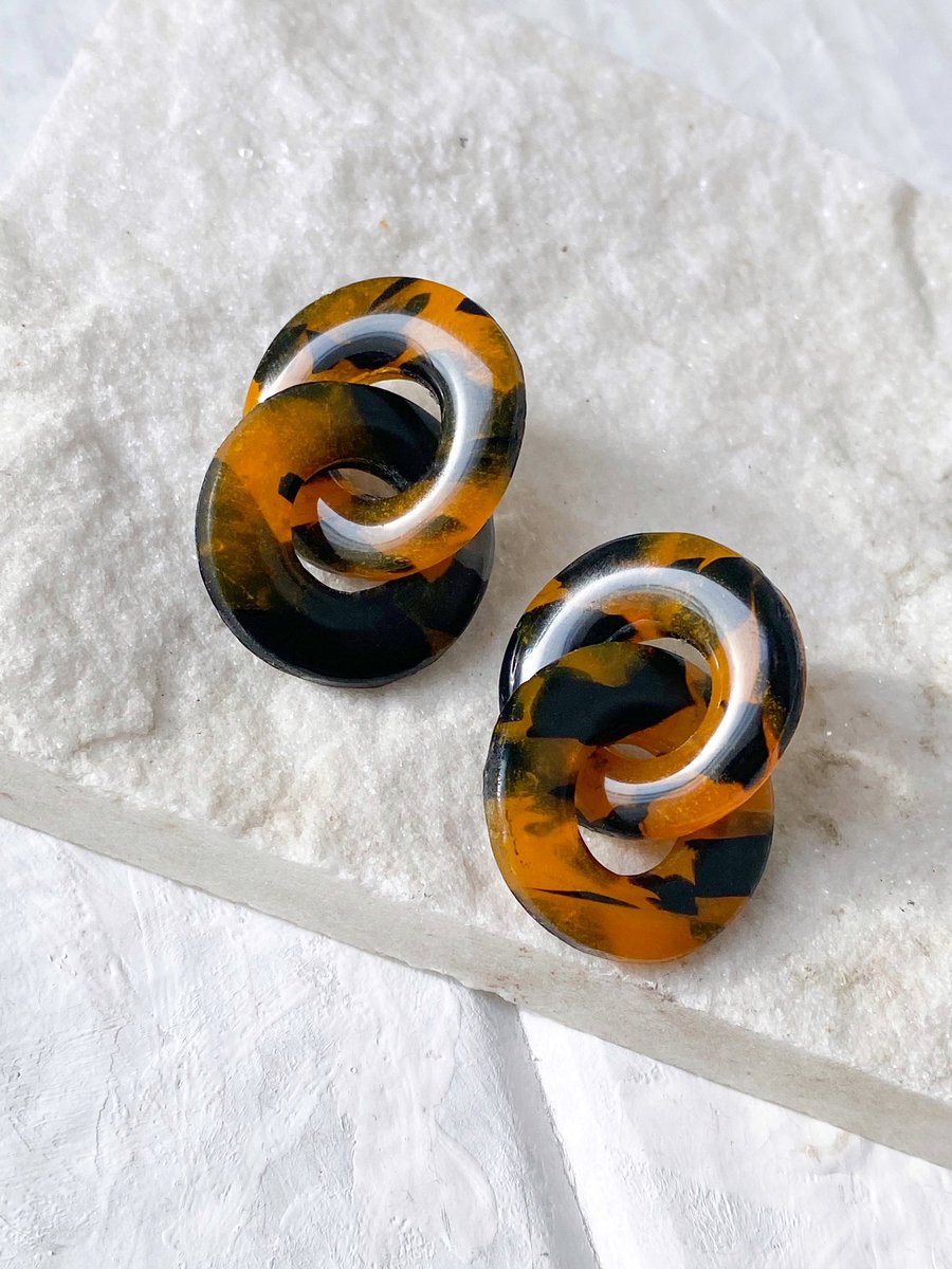 encodesign_lt's tweet photo. Tortoise shell 🐢✨ 
Handmade polymer clay earrings ❤️‍🔥 
#polymerclay #earrings #earringsforher #giftidea #giftideas #jewellery #cuteearrings #giftforher #giftformom https://t.co/G656Pf9TAU