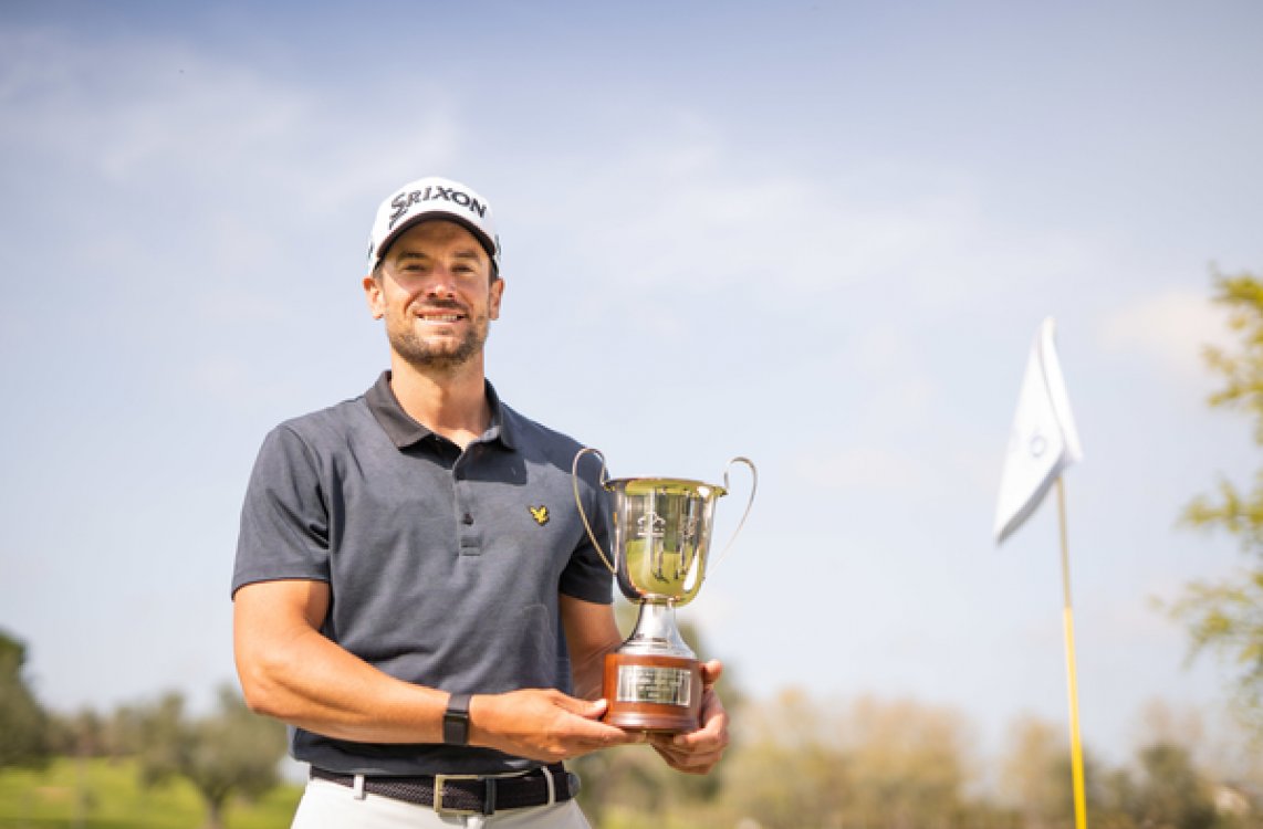 🏆📢🗣️¡¡¡VICTORIA!!! El golfista andaluz Manuel Morugán ha ganado su primer título en el <a href="/alpstourgolf/">AlpsTourGolf</a> al imponerse en el #AbruzzoOpen de Italia en el desempate. ¡¡¡¡Vaaaaaaaamos!!!!! ¡¡Felicidades, Manuel!! Aquí os contamos todos los detalles...👏🙌👉 rfga.org/es/noticias/45…