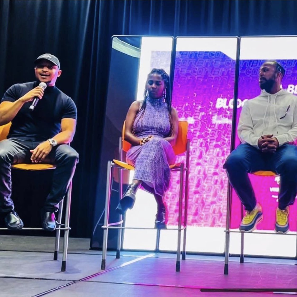 This speaking panel was on fire! Thanks Bite-Con for having us!
.
.
.
.
.
#units #yeswecoin #unitedcoin #nft #crypto #panel #speaker #banking #speech #blockchain #web3