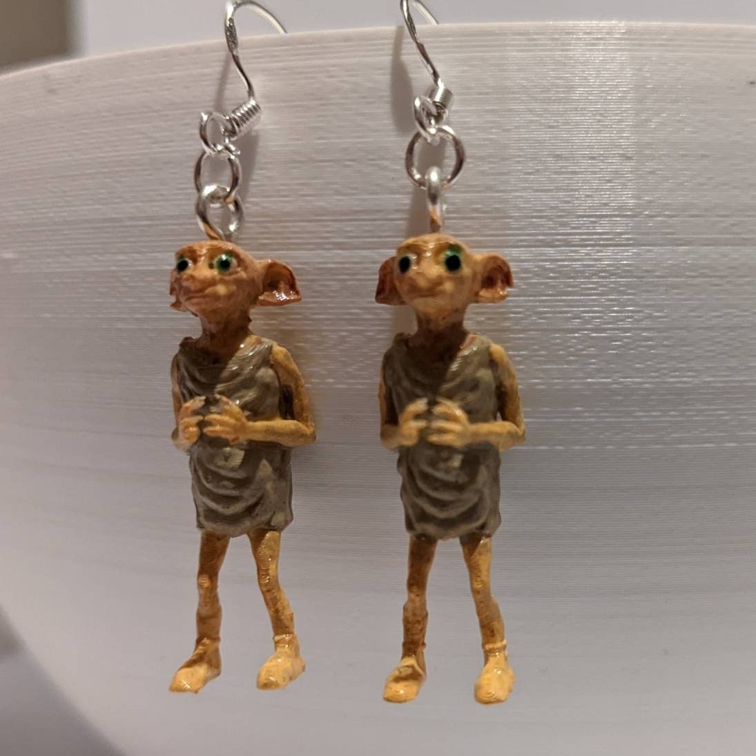 CurnowRyan's tweet photo. Dobby Earrings Handmade and Hand painted - 925 Silver - Harry Potter https://t.co/JTsneyQVzh #HarryPotter #dobby #HarryPotter20thAnniversary @HarryPotterFilm @DobbyElf_twt https://t.co/wvx2eOJsdF