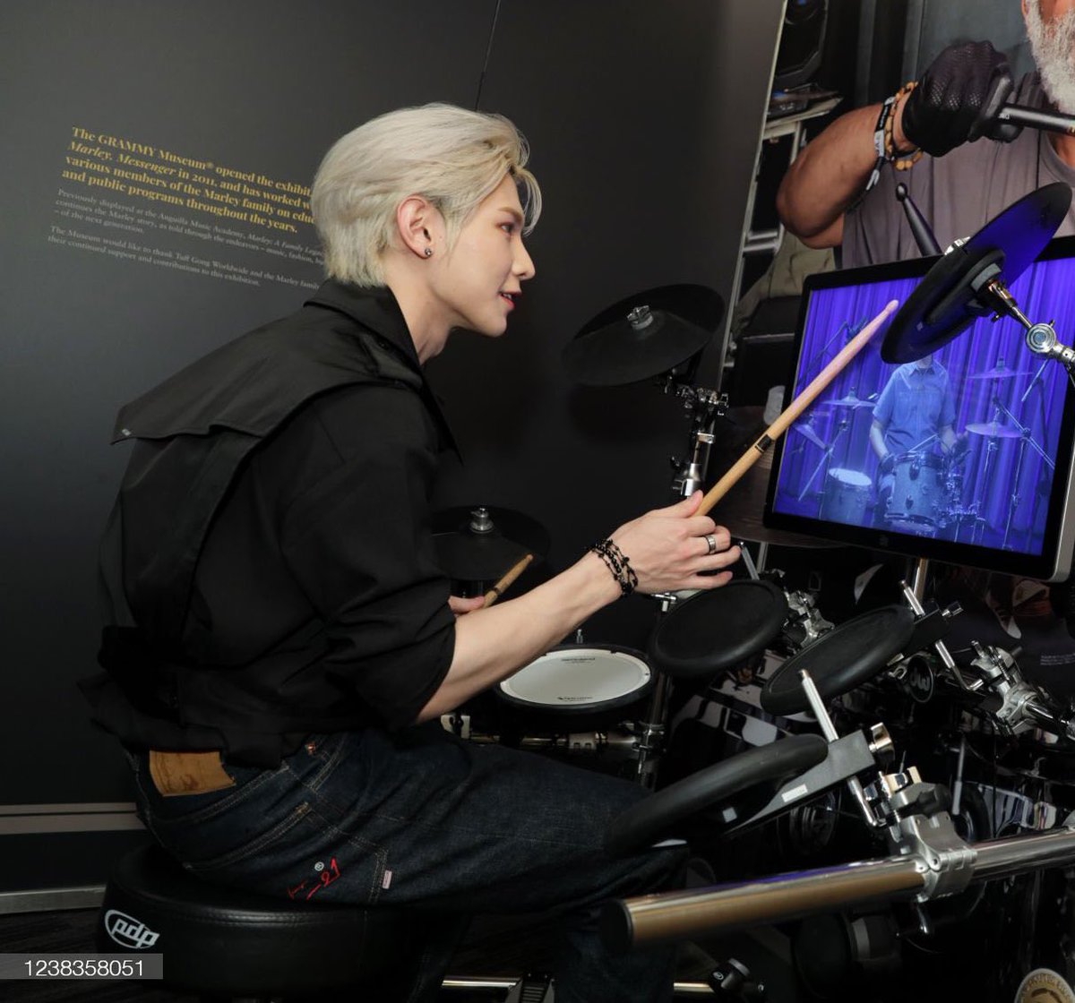 yeothinking's tweet image. drummer yeosang .... i need him