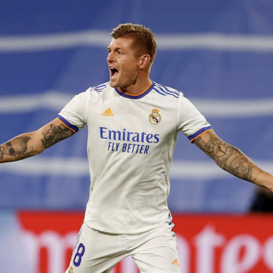 KylianZone_'s tweet photo. ¿A quién pondríais de titular el domingo?
🔄 Kroos.
❤️ Camavinga. https://t.co/Ym5nOFwenQ