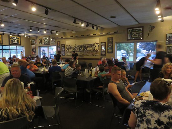 TheTaleofaTown1's tweet photo. Looking for a fish fry this Friday? Visit the Redwood Inn in Green Bay! Along with their fantastic food, Redwood has incredible Packers memorabilia around their restaurant showing their local team support! https://t.co/uRUmJmWEip Facebook: https://t.co/jG4S1JCBUp https://t.co/TvZrVY7DzW