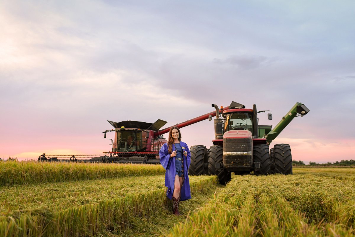 McNeese's tweet photo. Happy #GeauxBlueFriday, Poke Nation. Our soon-to-be graduates are counting down to the big day β check out this beautiful picture of a College of Agricultural Sciences Student. Tag us in your grad photos for a chance to be reposted! π€ π π #McNeeseGrad https://t.co/BPikRJ20QN