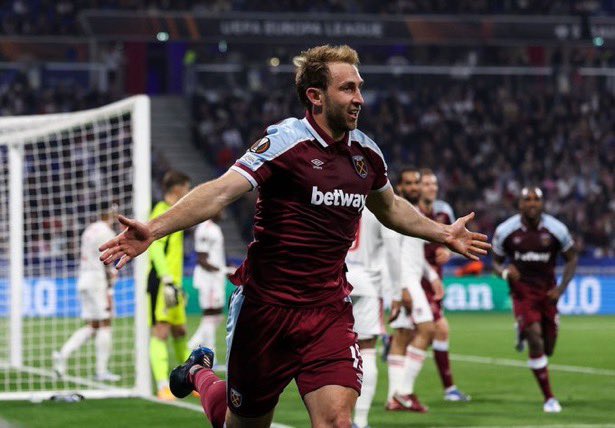 RT if I’m the best centre back to have ever graced this sport 🙌🏽