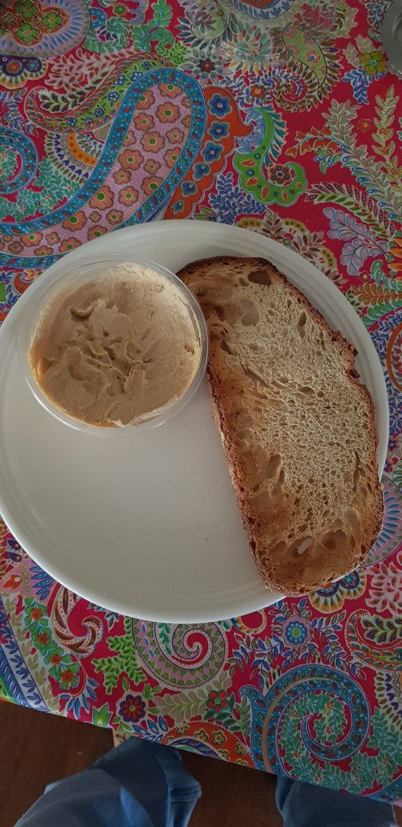 BcnFox's tweet image. #Hummous #حم  and toast...#MyLife