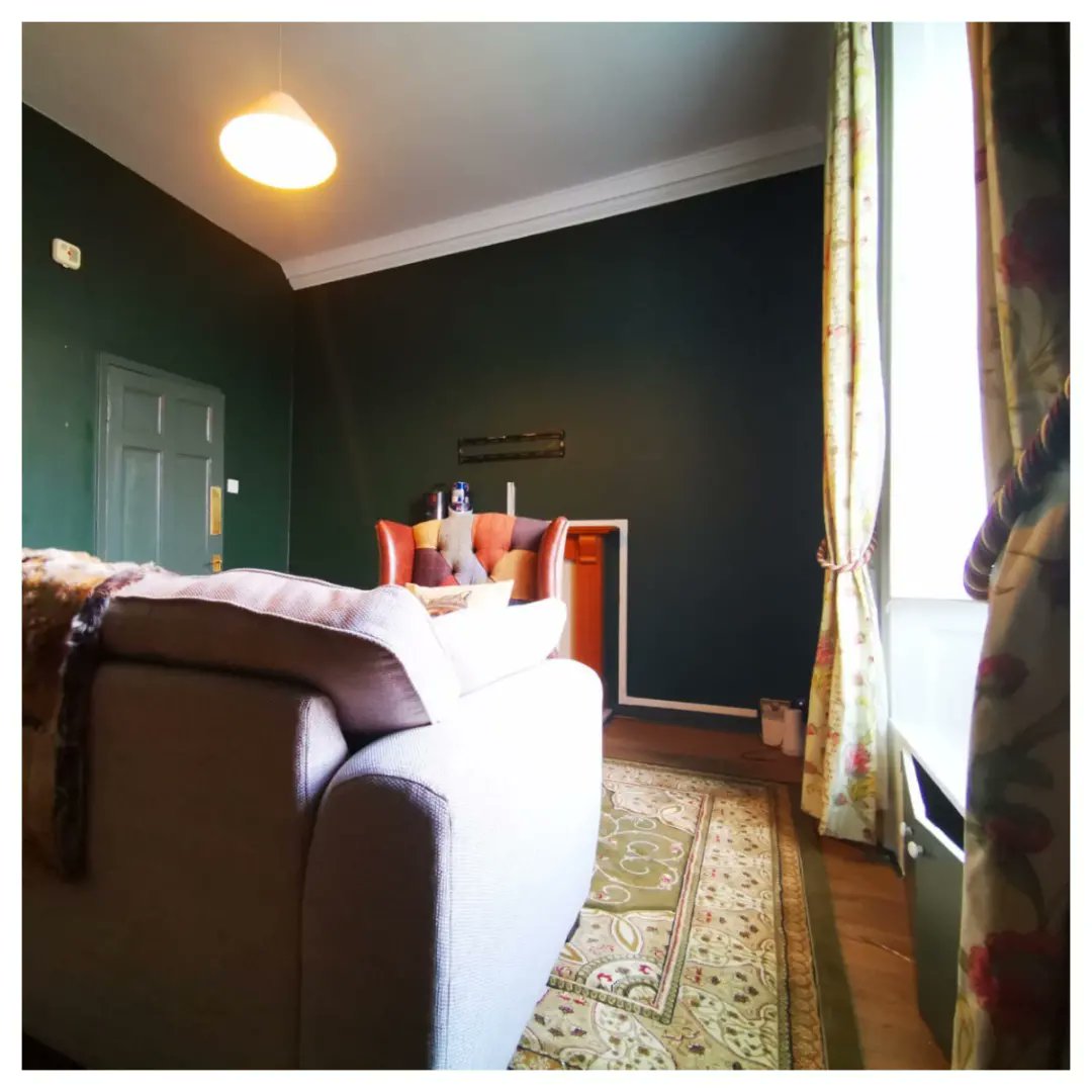 GeerafDecorator's tweet image. Interesting colour scheme change🖍️
🌈 From bold bright walls with white wood work to dark green chalky walls and woodwork in the same colour.🌈

🎨We used Angelica colour from #craigandrose paint range on this project🎨