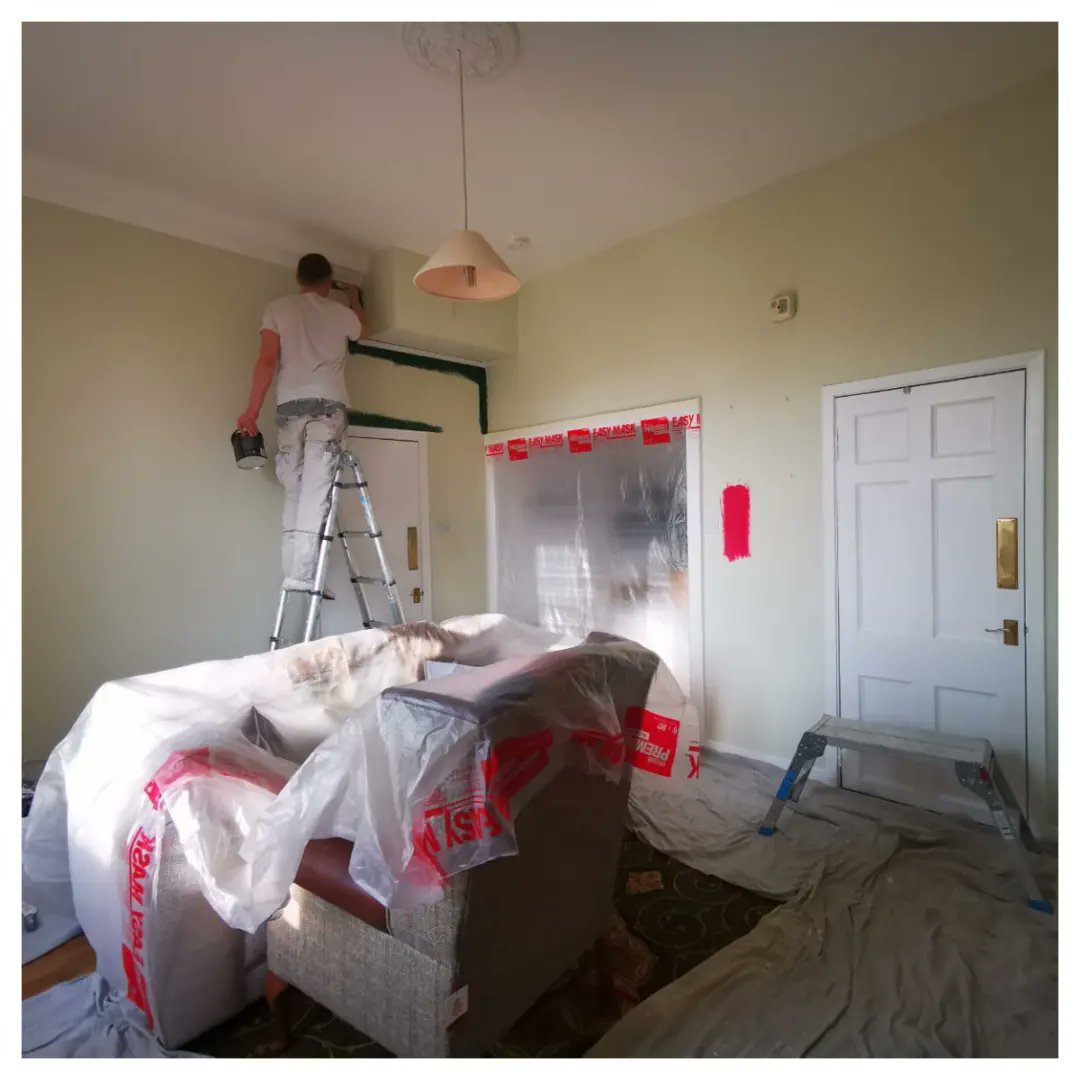 GeerafDecorator's tweet image. Interesting colour scheme change🖍️
🌈 From bold bright walls with white wood work to dark green chalky walls and woodwork in the same colour.🌈

🎨We used Angelica colour from #craigandrose paint range on this project🎨