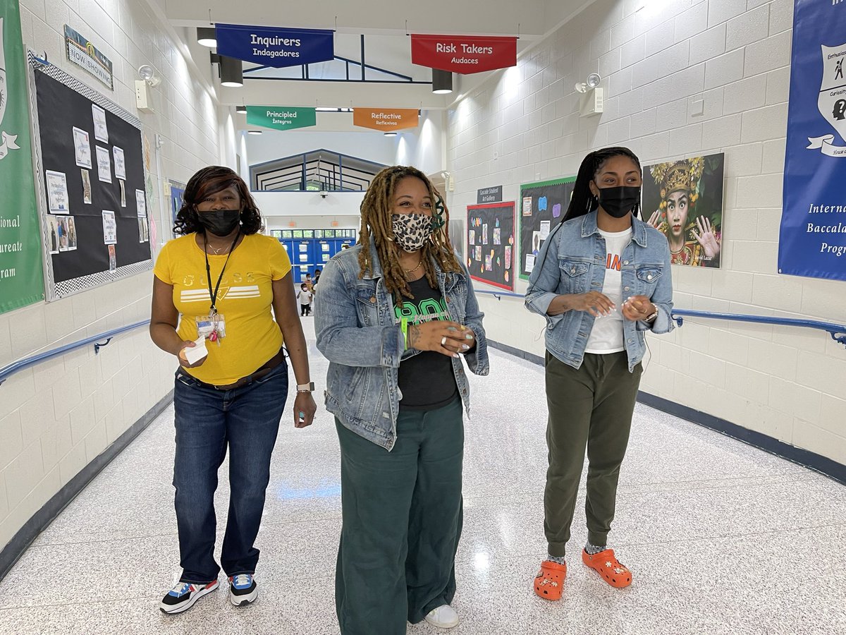 MsP_CascadeES's tweet photo. Cascade Egg Chase! Thanks Principal Momon for an eggs-ellent idea/incentive for your staff! @CasPrinciTmomon @FelixRuffin16 @kdavidibcascade @drkalag https://t.co/d4AhU9QgmJ