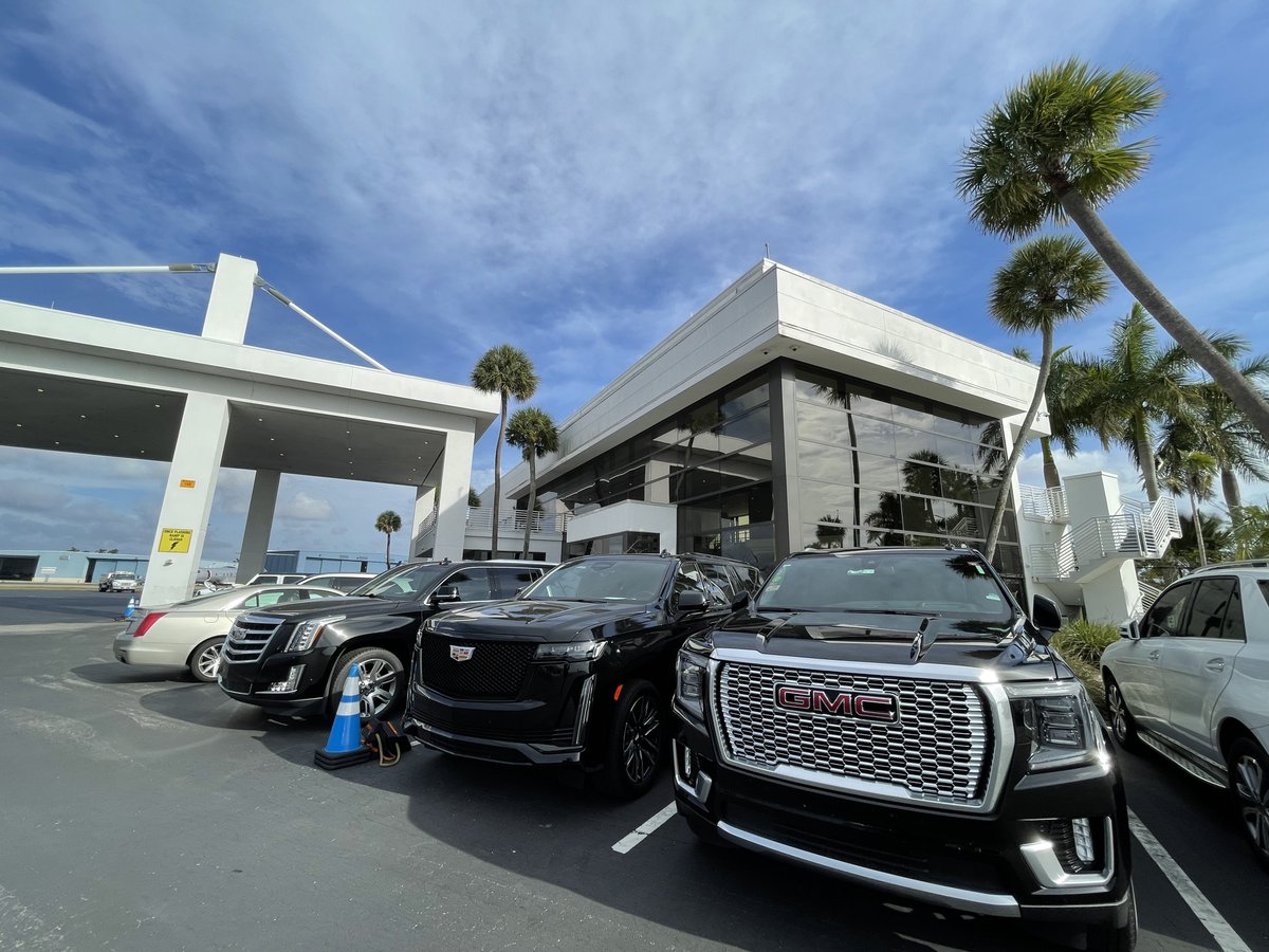 shofer's tweet photo. Your Transportation in South Florida #shofer #Chauffeur https://t.co/rm9nzC9Mo0