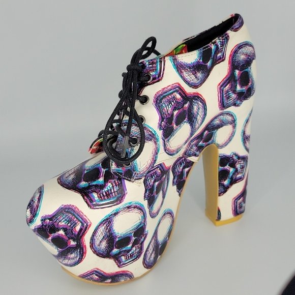 Jocepandasclos1's tweet image. So good I had to share! Check out all the items I&apos;m loving on @Poshmarkapp from @carlyjordyn #poshmark #fashion #style #shopmycloset #ironfist #hottopic: posh.mk/Y3sSRMMHfpb