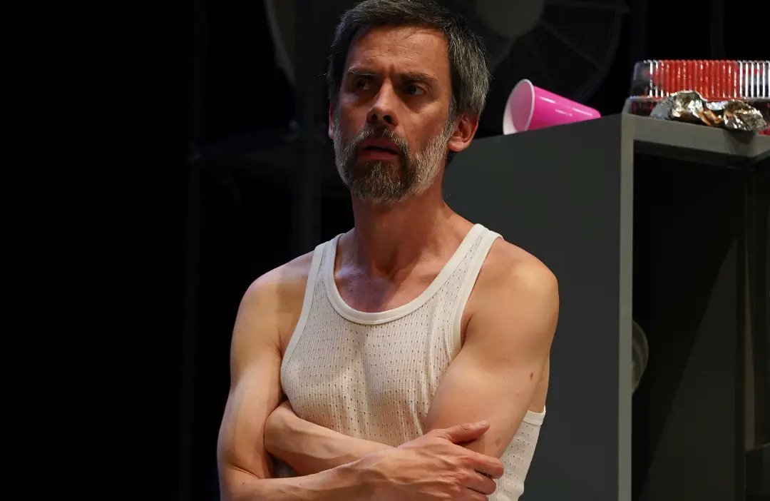 fundteatroamil's tweet photo. #BlackBird en #CoproduccionesMil

Aún estás a tiempo de conseguir tus entradas para #Blackbird, la descarnada historia que el director argentino @tolcachirc trajo a la edición 2022 del Festival #Teatroamil. https://t.co/WyAPU0YNZN