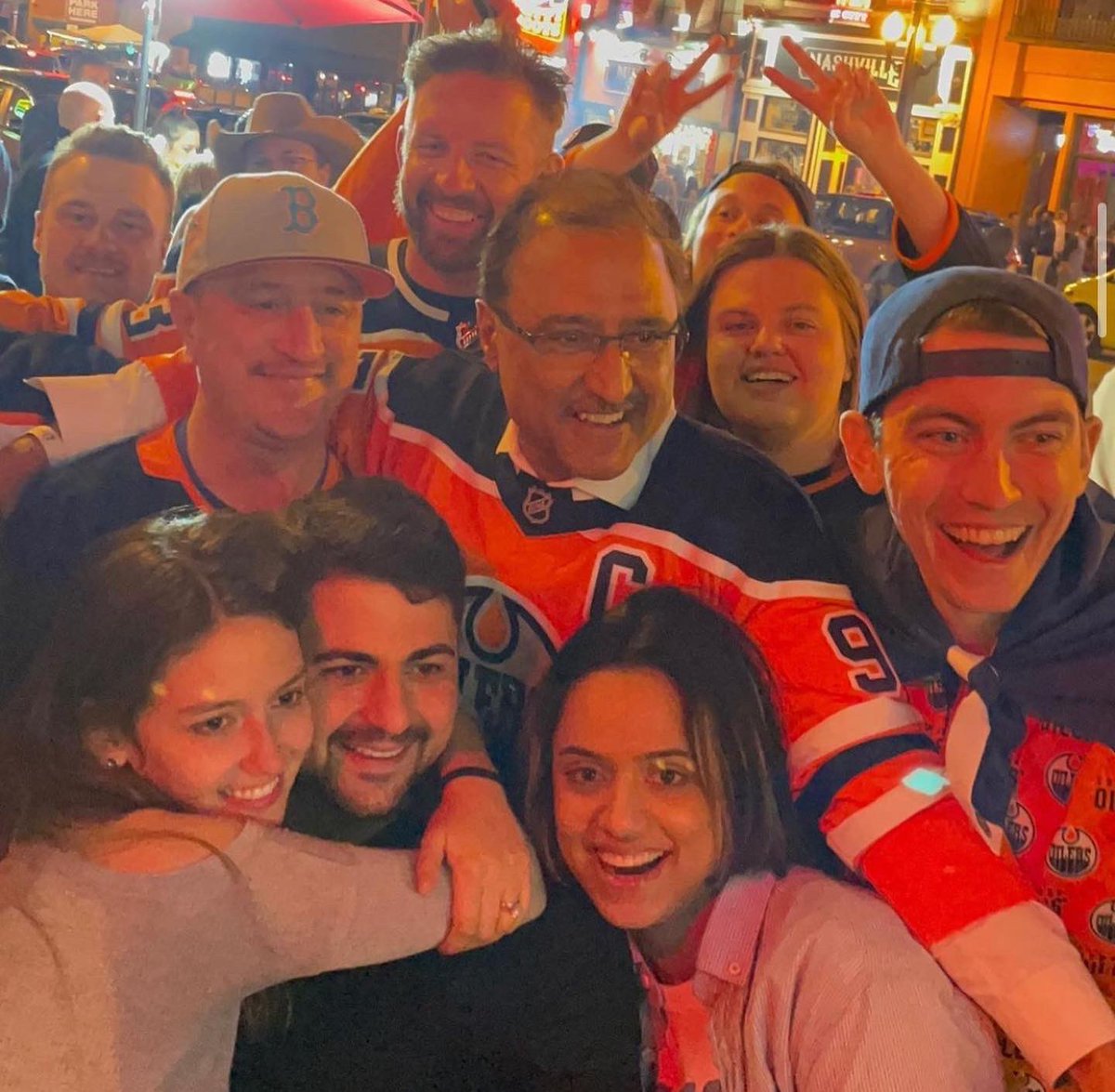 Mayor Sohi with Oilers fans in Nashville