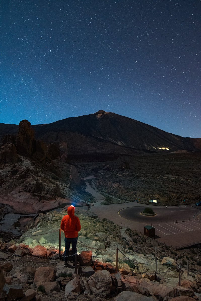 Un único espectador. Noches fantásticas para quedarse observando el cielo en un entorno natural único ✨✨ #landscapephotography #Teide #Tenerife #Canarias #estrellas