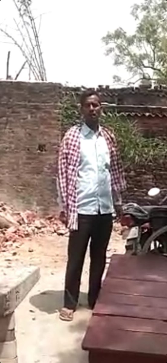 krishaza's tweet photo. @maupolice @adgzonevaranasi @digazamgarh @Uppolice @dgpup @Surendr61708452 @harendraChaur @schaurasiabjp @myogiadityanath @maupolice 6 महीने से दो बार दीवार गिराकर पीड़ित और उसके परिवार के साथ अत्याचार किया जा रहा है। होंठ कटा नाक से खून बह रहा है और उसे ही कोपागंज थाने जिला मऊ में अभी तक बंद किया गया है।
कृपया पीड़ित को रिहा कर दे 🙏🙏@digazamgarh @adgzonevaranasi @Uppolice @dgpup @VijayCh45908648 https://t.co/XHsc9MH7G3
