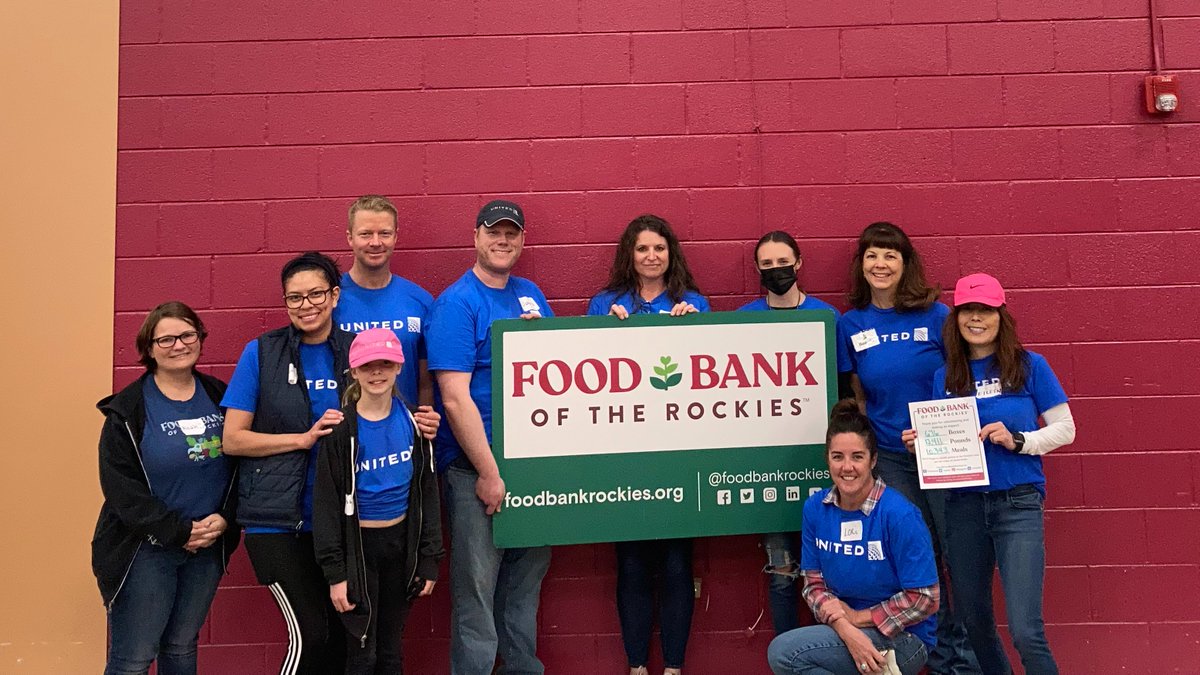 Another productive morning at the Food Bank of the Rockies 'fighting hunger and feeding hope'. We were able to pack 676 boxes, which equals 12,411 pounds and 10,343 meals! @jonathangooda @Grzeg77 @FoodBankRockies @amclemenson @ncommunityteam @UnitedinDEN