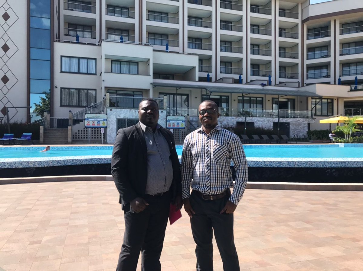 congo_cloud's tweet photo. Le CEO @rapham16 avec le CEO de @SconnectU. A Bukavu comme à Goma les jeunes entrepreneurs se mettent ensemble à travers des organisations comme la @fenuc_rdc pour trouver ensemble les solutions pour notre pays. 
@migishaofficiel @numeriquecd @kolongele https://t.co/GTFiJCzoDb