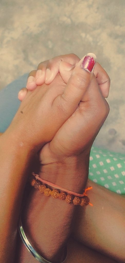 notsocomickrish's tweet photo. We all need that one person's hand in our hand which makes us feel safe and loved. 
#love #GoodFriday #fridaylove https://t.co/0aWLFUxL6c