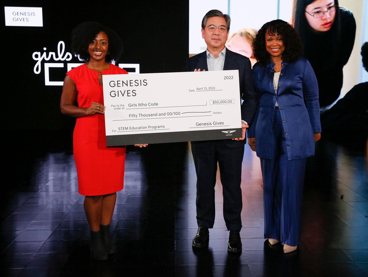 GenesisUSA's tweet photo. In New York this week, Genesis Gives presented a $50,000 donation to @GirlsWhoCode, an organization whose mission is to close the gender gap in technology.
#Girlswhocode #GenesisUSA https://t.co/2o9tiHWFHc