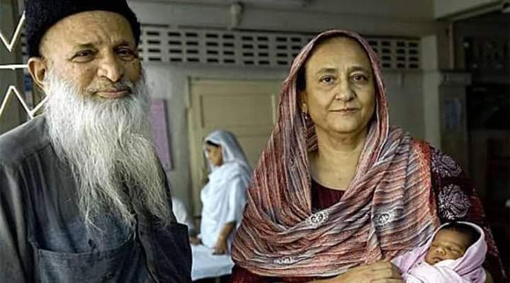 Mkingbaloc's tweet photo. PhiLaNthr0pist,wiFe of lAte AbDul stTar EDhi,thE MothEr of the pOor aNd distreSsEd, BelqeEs Edhi is no loNger wiTh Us.MAy ALlah Almighty giVe hEr thE bEst plaCe in JaNNaH. https://t.co/kLuLBXPLiq