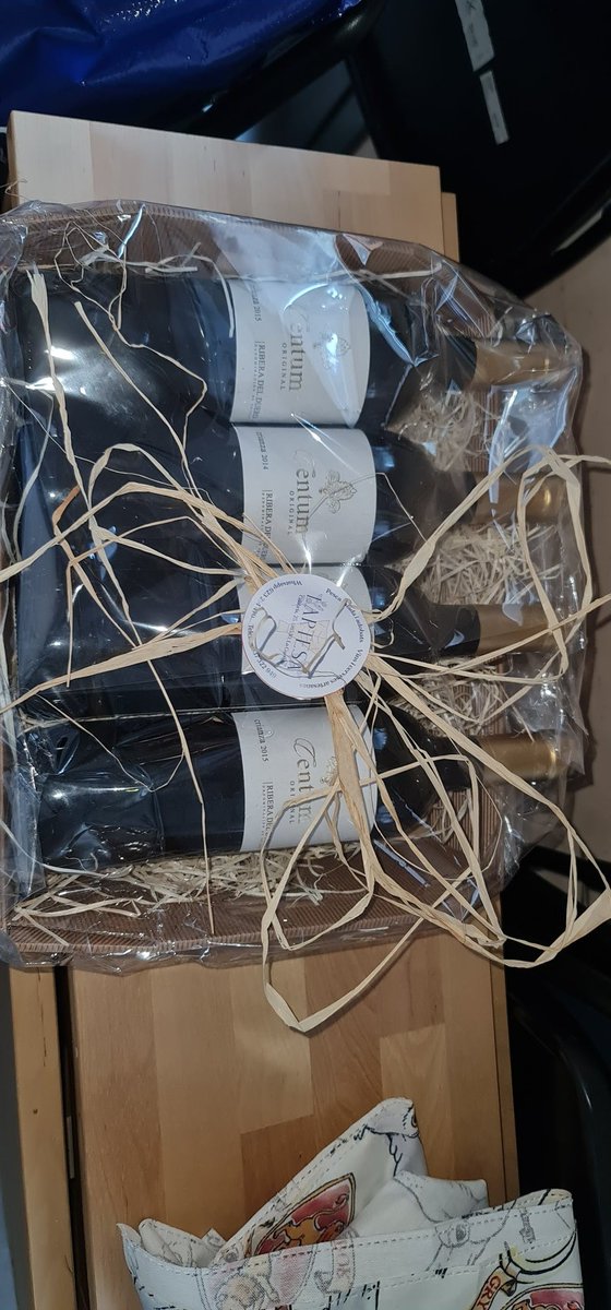 Cuando un paciente te dice que de las veces que ha sido atendido, la tuya ha sido la mejor.... y se presenta un familiar con este detalle.... es un bonito reconocimiento.